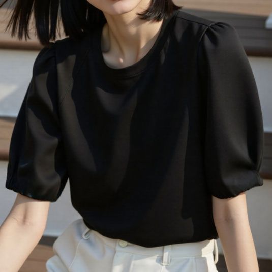 ネイビーコーデ パフスリーブ優美シルエットTシャツ