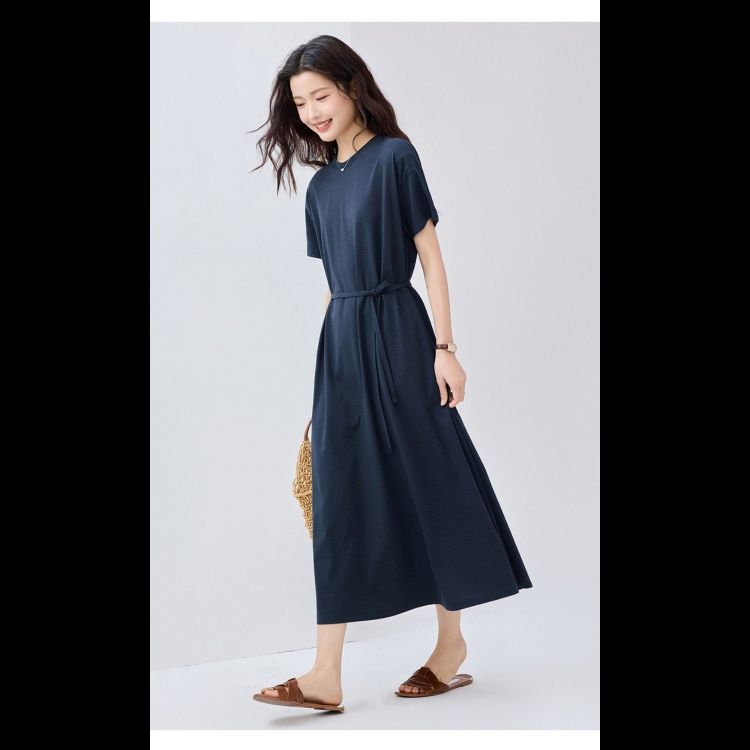 ネイビーコーデ シンプル美シルエット 半袖ロングワンピース