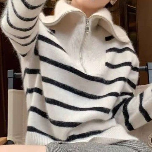 ネイビーコーデ ふんわり襟元 ボーダーニット
