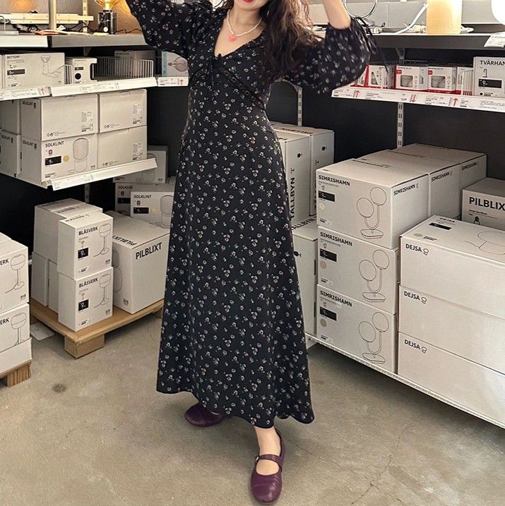 ネイビーコーデ 小花柄ふんわりパフスリーブ袖マキシワンピース