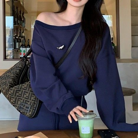 ネイビーコーデ韓国オンニ風◎大人の抜け感ネイビーオフショルスウェット