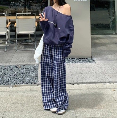 ネイビーコーデ 肩開きゆるだぼスウェット