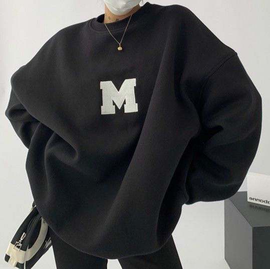 ネイビーコーデ スポーティー レター 刺繍 ゆったりトレーナー