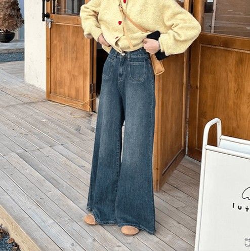 ネイビーコーデ ゆったりワイドシルエットデニム