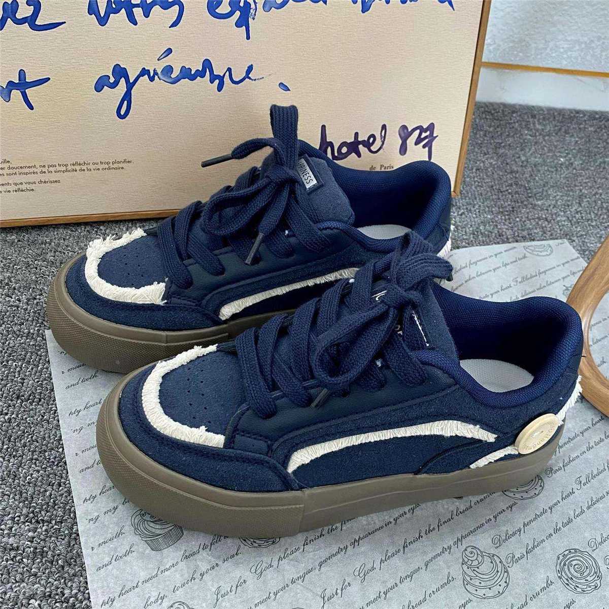 ネイビーシューズで洗練された印象に！おすすめコーデ5選