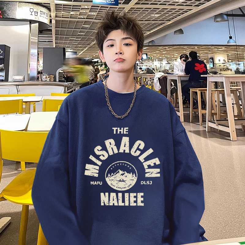 大人の魅力を引き立てる！ネイビートップスで作る洗練されたメンズコーデ5選