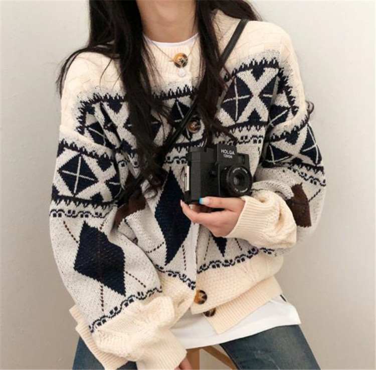 https://fulmo-img-server.com/navymuse/1c95fec9-cf1a-43fe-852c-8e95e27c6286.jpg