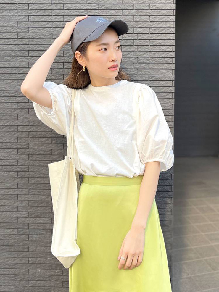 ネイビーコーデ ふんわり袖のパフスリーブデザイン半袖Tシャツ