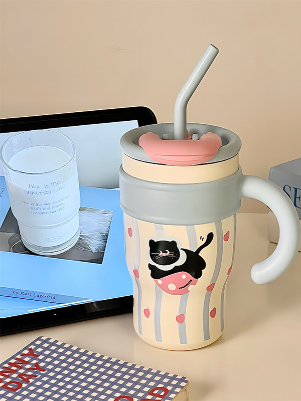 ネイビーコーデに合う 猫柄ストロー付きマグカップ