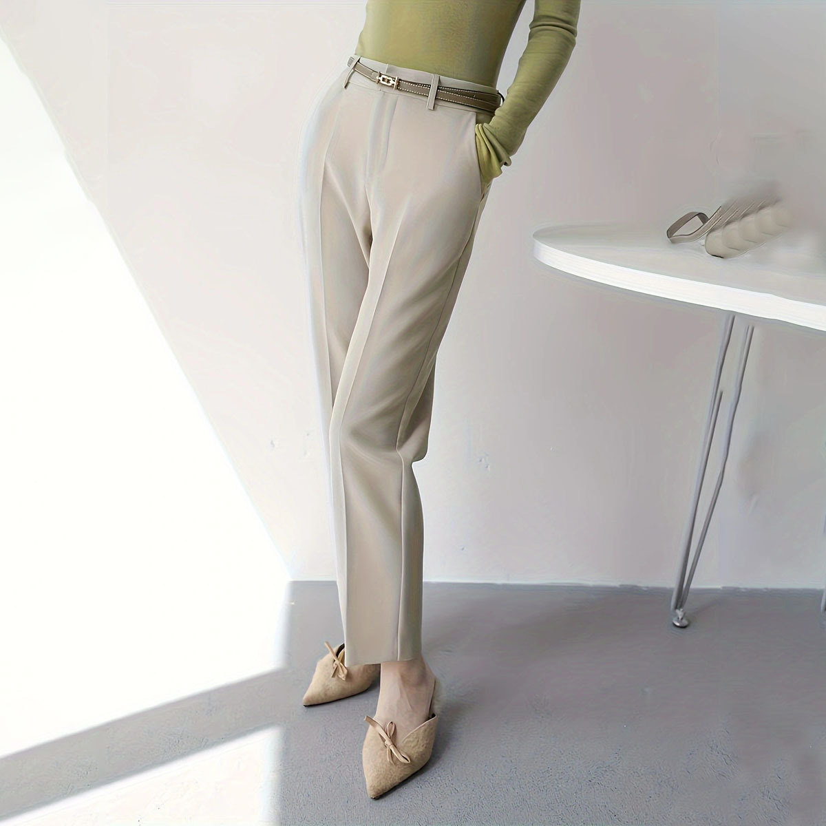 ネイビーコーデ 美シルエット スリムストレートパンツ