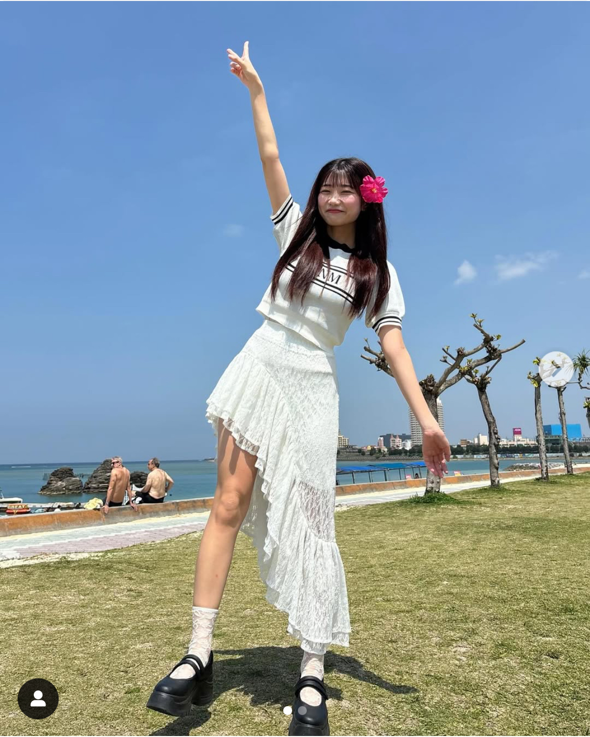 ネイビーコーデ レースフリルアシンメトリースカート