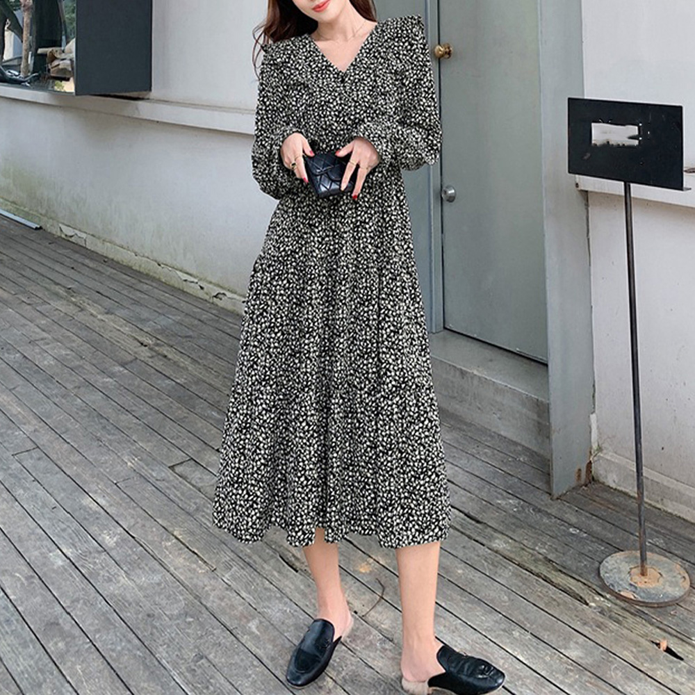 ネイビーコーデ 花柄ティアード長袖ワンピース体型カバードレス