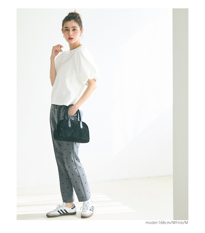ネイビーコーデ ふんわり袖のシンプル上質パフスリーブTシャツ