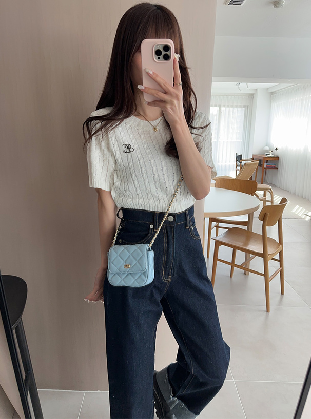 ネイビーコーデ 上品イニシャル刺繍リブニットトップス