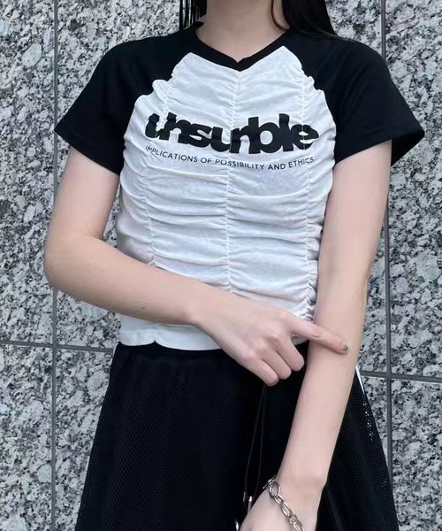 ネイビーコーデに合う シャーリング切替ラグラン半袖Tシャツ