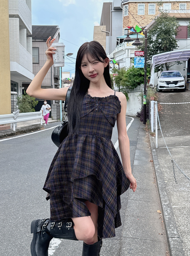 ネイビーコーデ フリルキャミチェック柄ワンピース