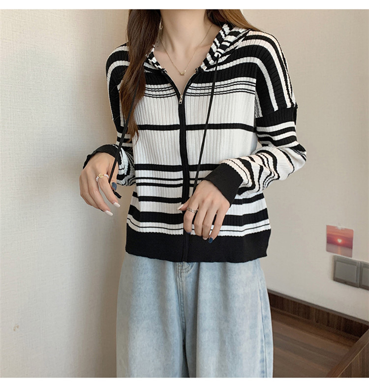 https://fulmo-img-server.com/navymuse/51569365-58a9-46e2-80da-15e83f455035.jpg