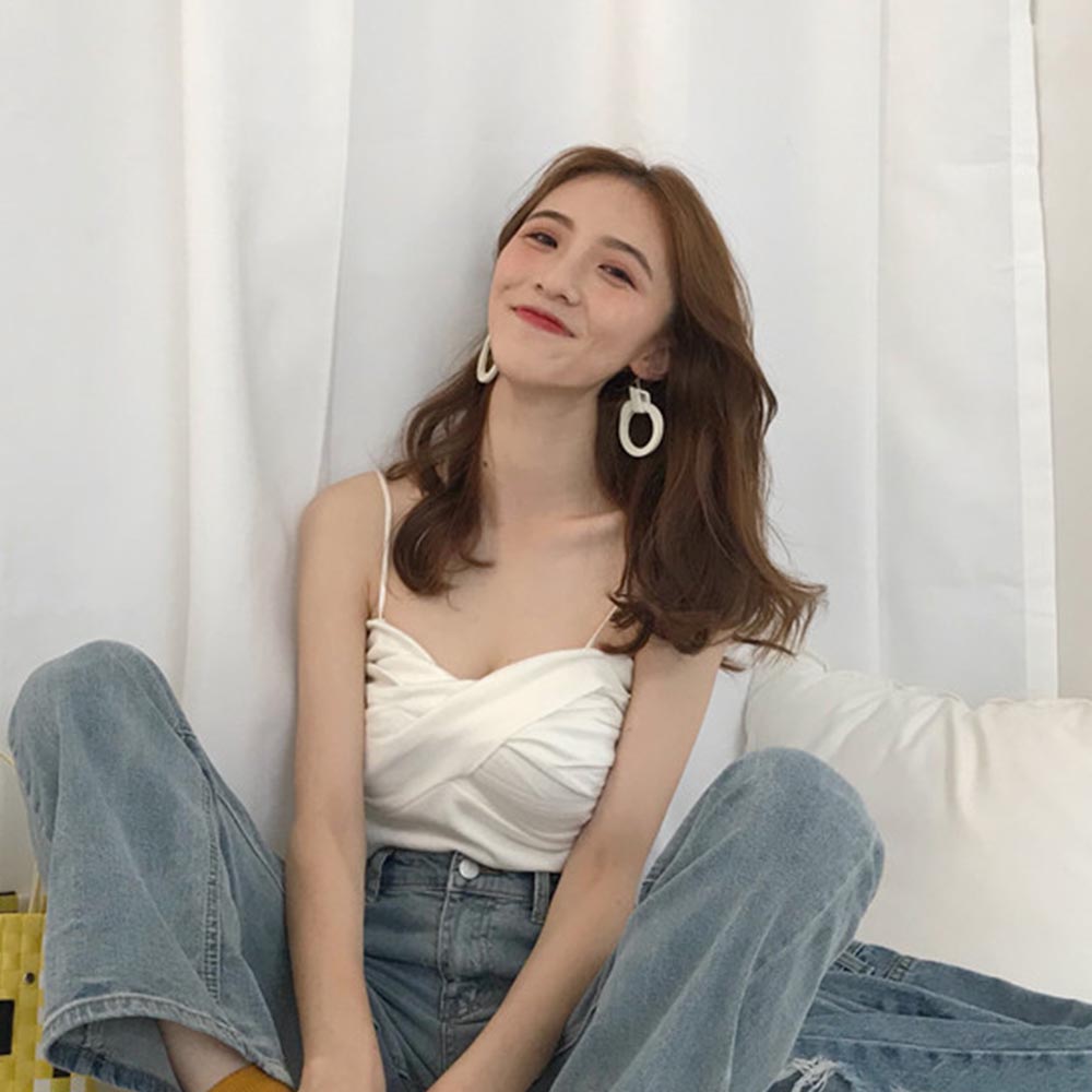 ネイビーコーデ フロントツイスト キャミソールトップス 夏向け 胸元美人 無地