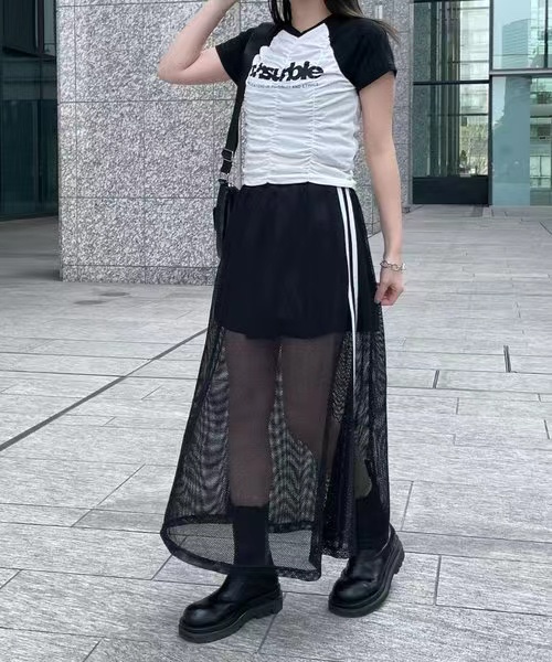 ネイビーコーデに合う シャーリング切替ラグラン半袖Tシャツ