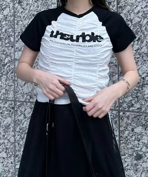 ネイビーコーデに合う シャーリング切替ラグラン半袖Tシャツ