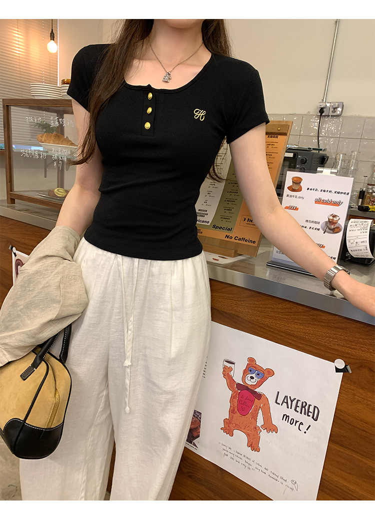 ネイビーコーデ ネイビーコーデ 蝶刺繍入りリブヘンリーネックカットソー
