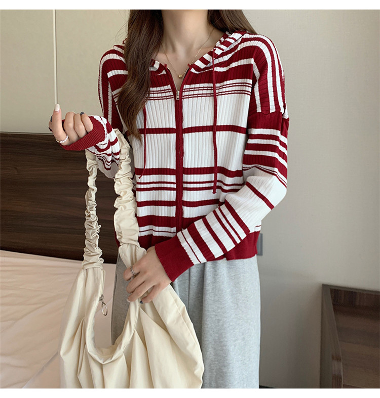 https://fulmo-img-server.com/navymuse/86d35be8-1a7f-4469-ae7f-c4af5ed8be2e.jpg