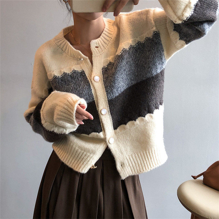 https://fulmo-img-server.com/navymuse/89ffced9-15a1-4136-8178-c5e6b4b5a223.jpg