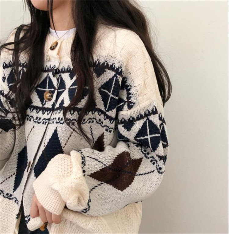 https://fulmo-img-server.com/navymuse/8b11cfec-be8a-4232-869c-b9752781cb4d.jpg