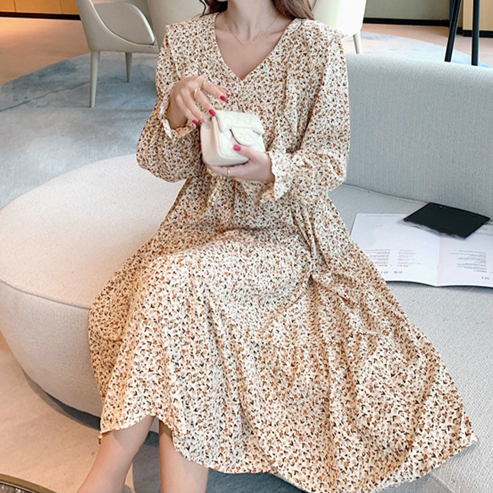 ネイビーコーデ 花柄ティアード長袖ワンピース体型カバードレス