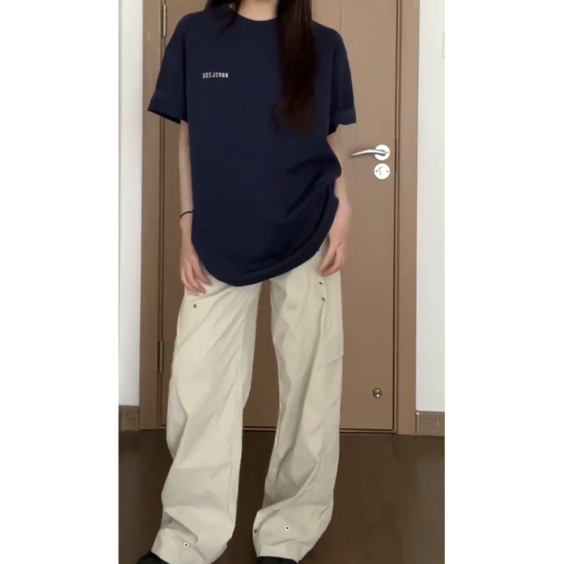 ネイビーコーデ  シンプル文字入りゆったり半袖