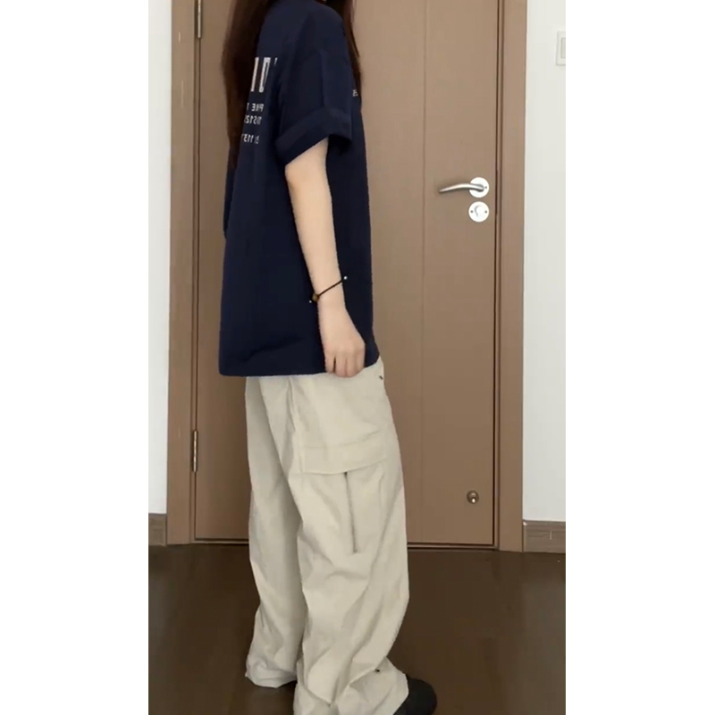 ネイビーコーデ  シンプル文字入りゆったり半袖