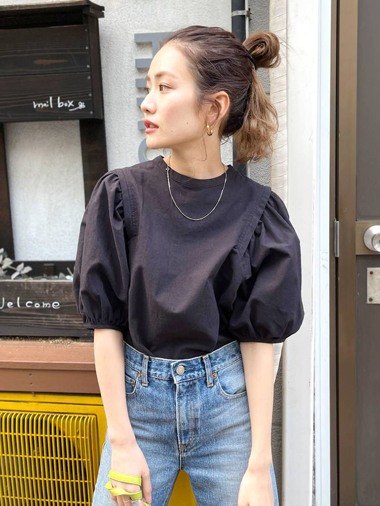 ネイビーコーデ ふんわり袖のパフスリーブデザイン半袖Tシャツ