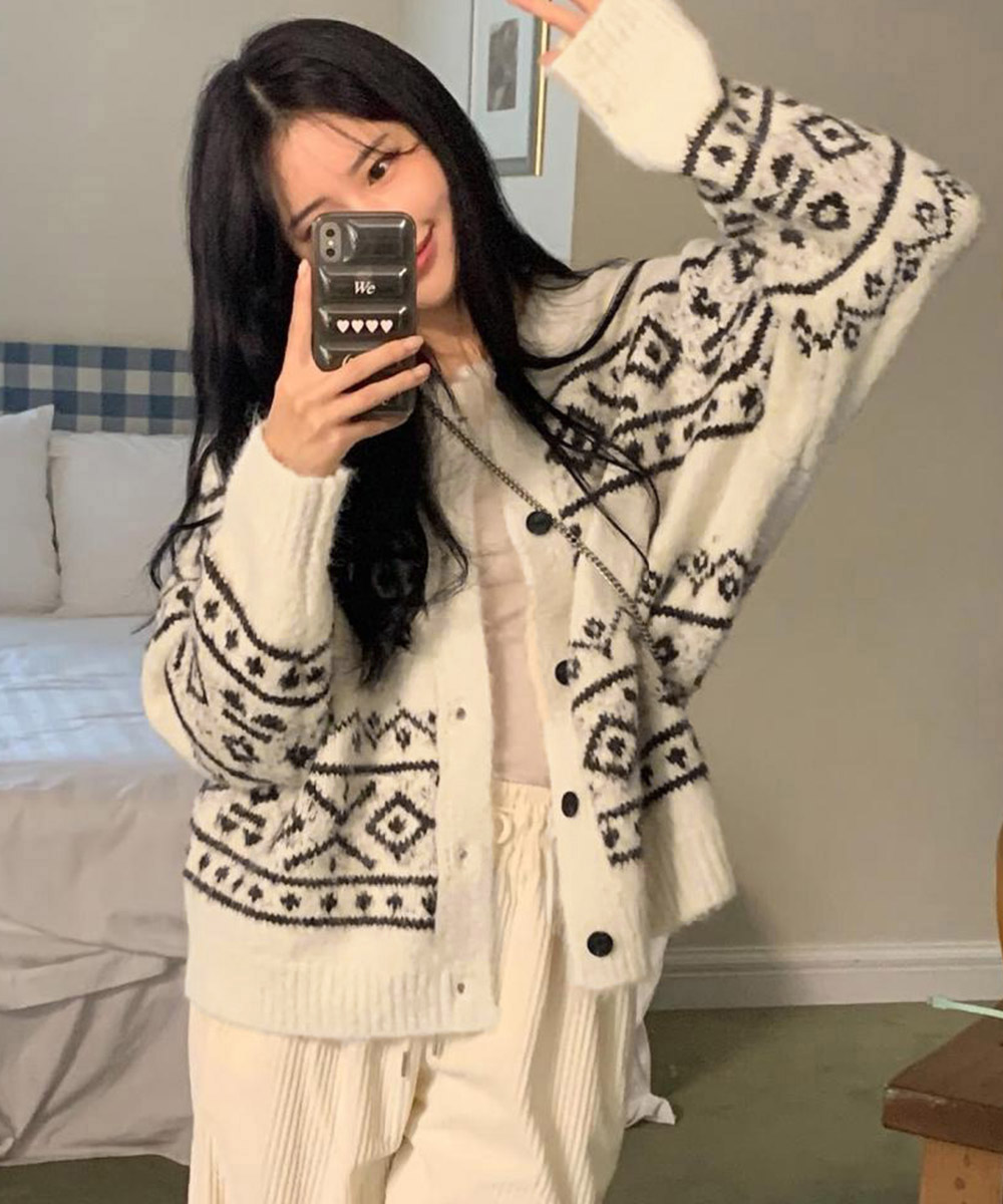 ネイビーコーデ 幾何柄編みニットカーディガン トップス 北欧風