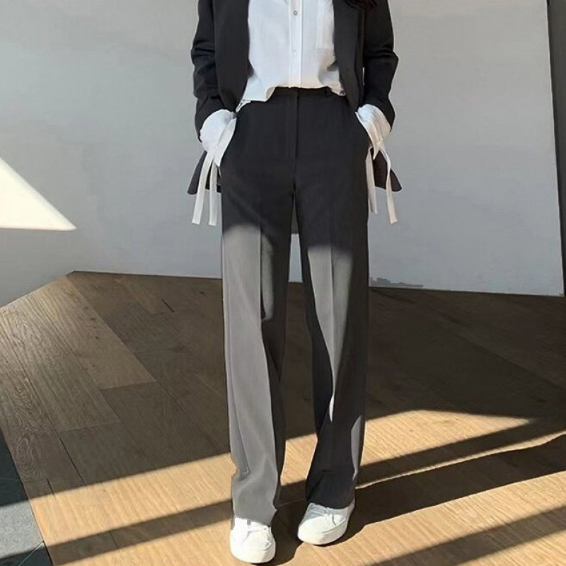 ネイビーコーデ 洗練ゆったりセットアップスーツ