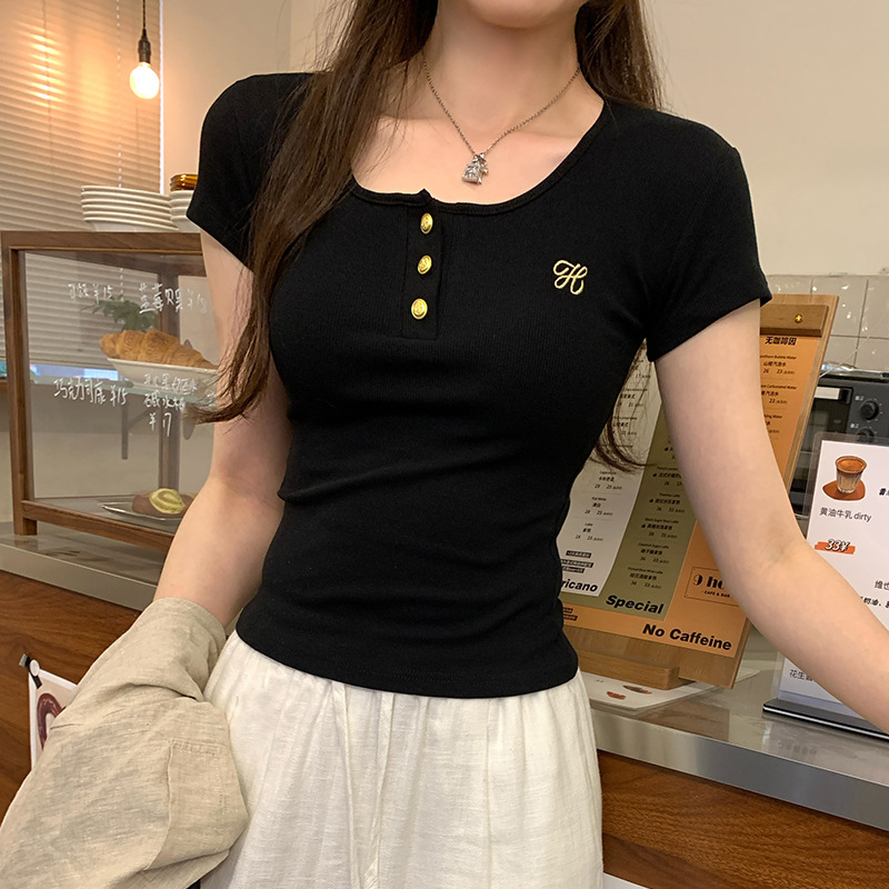 ネイビーコーデ ネイビーコーデ 蝶刺繍入りリブヘンリーネックカットソー