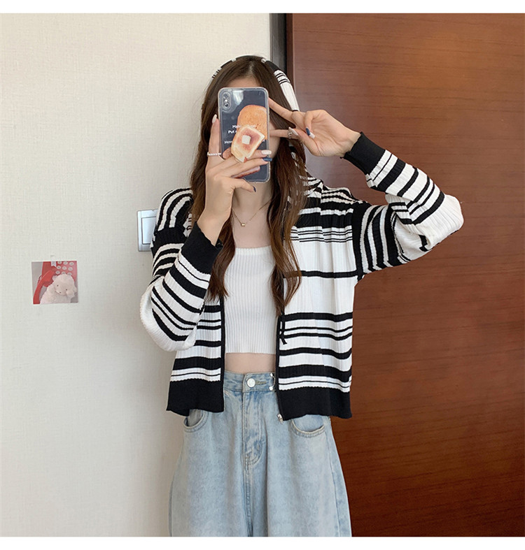 https://fulmo-img-server.com/navymuse/b749044a-2c0b-4670-aea7-acc76728dc0c.jpg