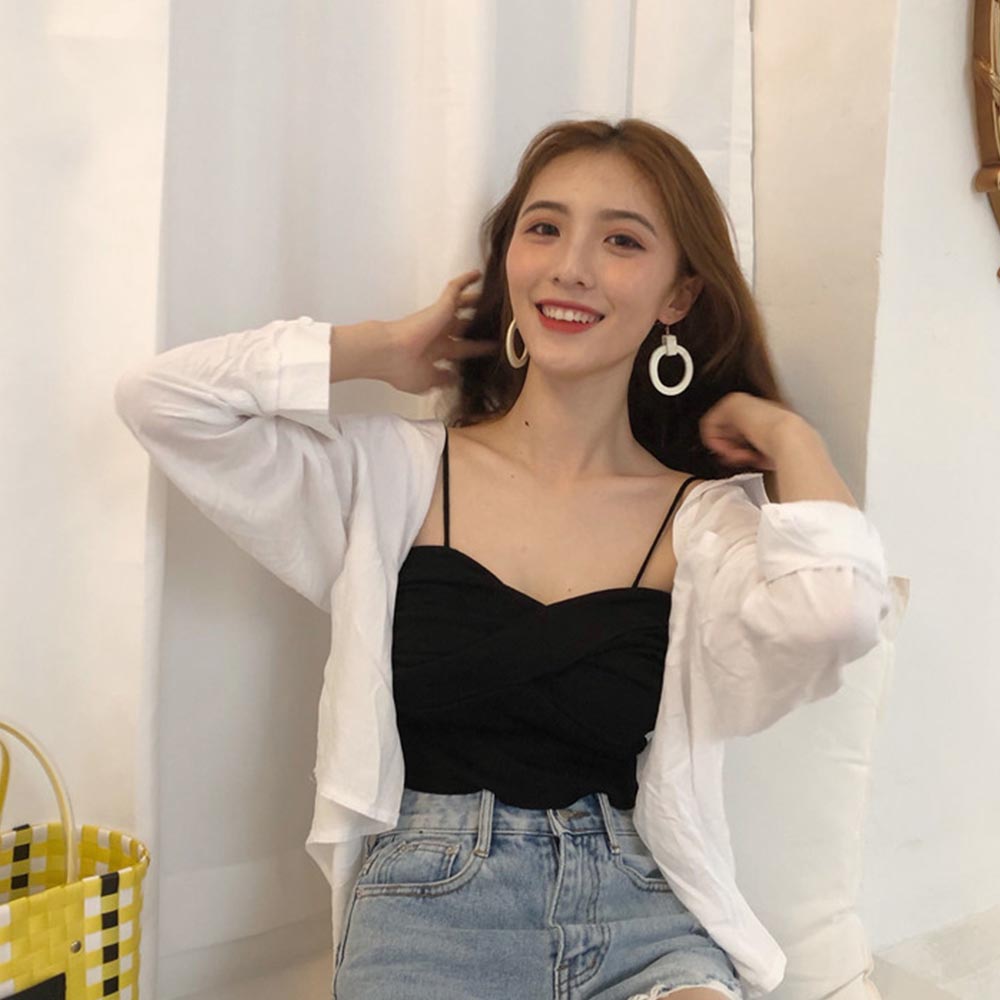 ネイビーコーデ フロントツイスト キャミソールトップス 夏向け 胸元美人 無地