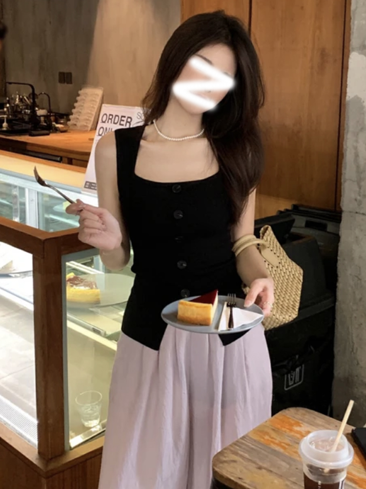 ネイビーコーデ すっきりシルエットボタンリブインナー