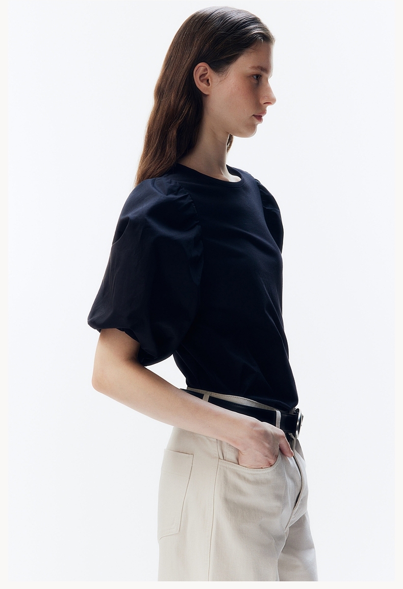 ネイビーコーデ ふんわりパフスリーブ半袖Tシャツ