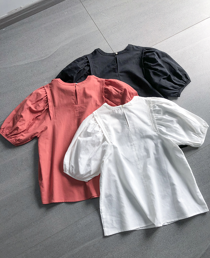ネイビーコーデ ふんわり袖のパフスリーブデザイン半袖Tシャツ