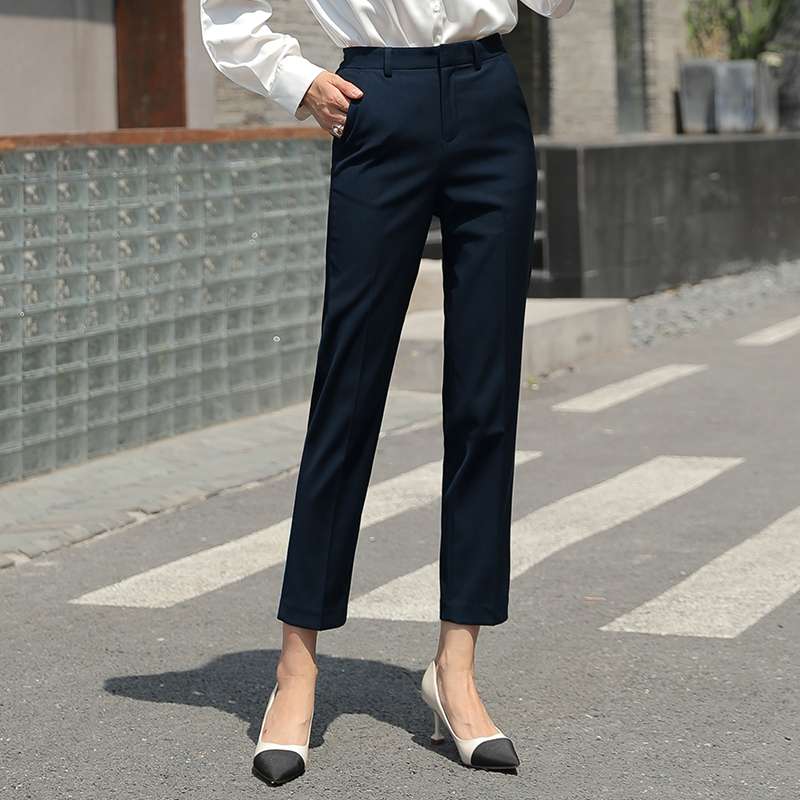 ネイビーコーデ オフィス仕様クロップドパンツ