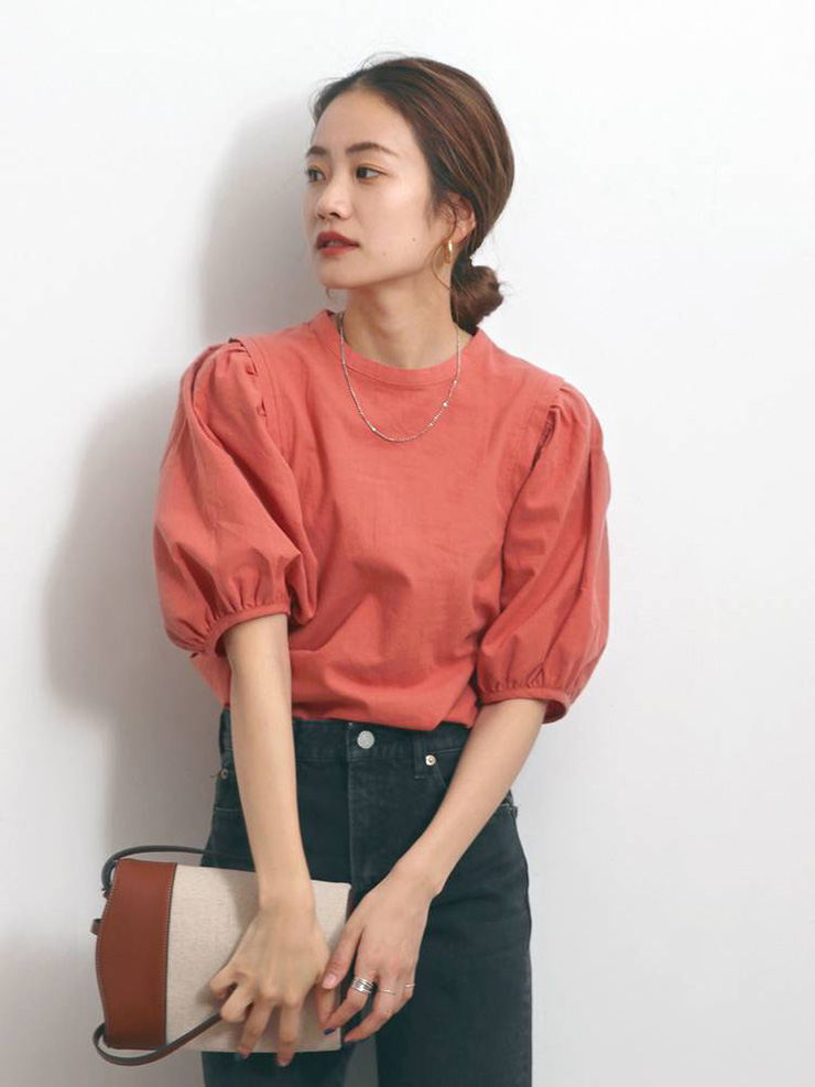 ネイビーコーデ ふんわり袖のパフスリーブデザイン半袖Tシャツ