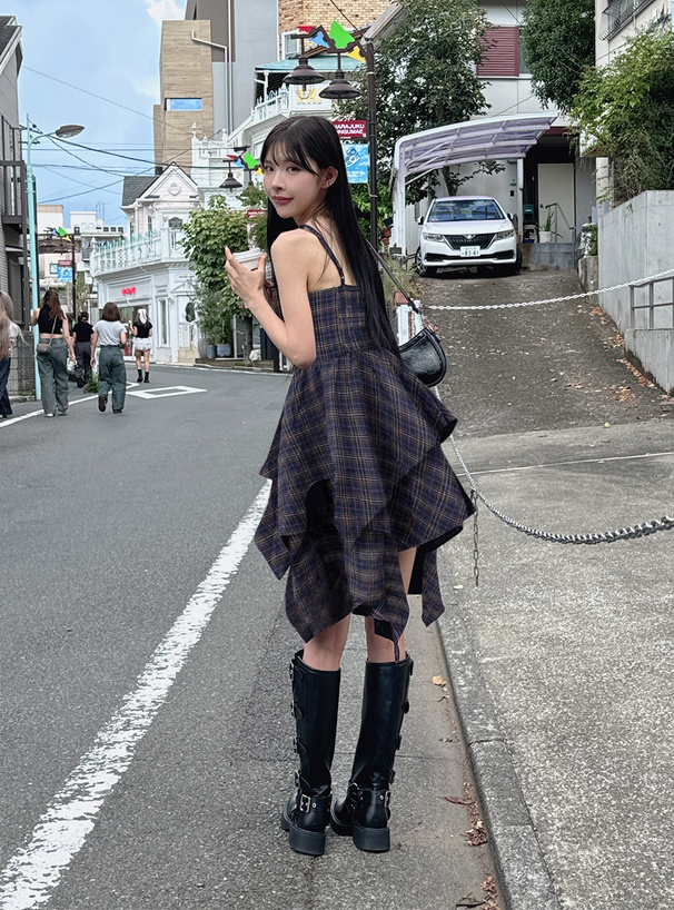ネイビーコーデ フリルキャミチェック柄ワンピース