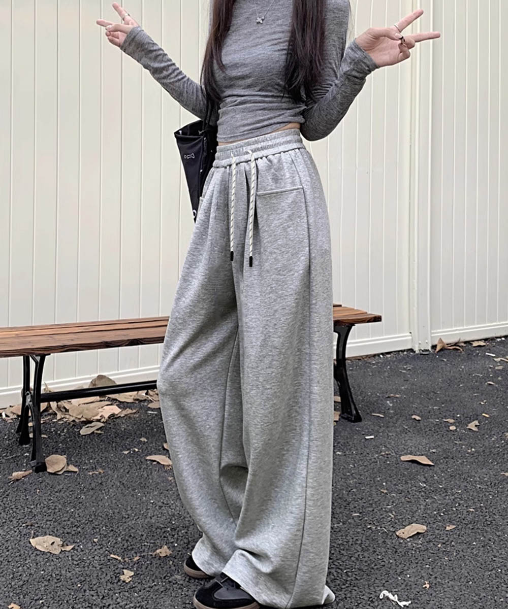 ネイビーコーデ ゆったり体型カバーワイドパンツ