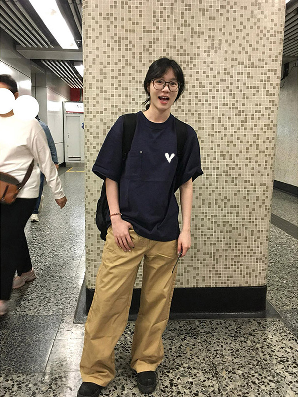 ネイビーコーデ ネイビーコーデ ゆったりハート刺繍半袖カットソー