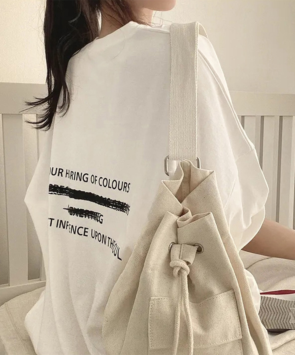 ネイビーコーデ ブルーバックプリントオーバーサイズTシャツ