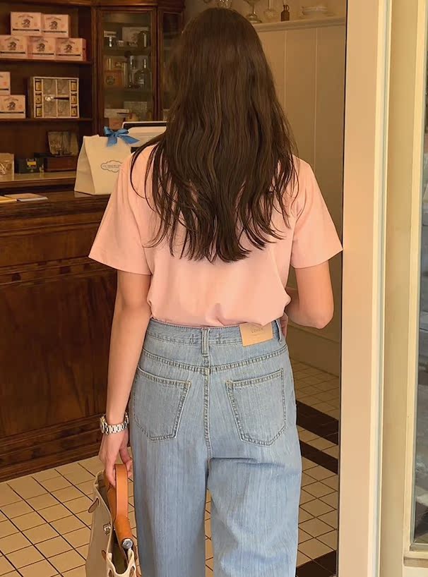 ネイビーコーデ 刺繍tシャツ