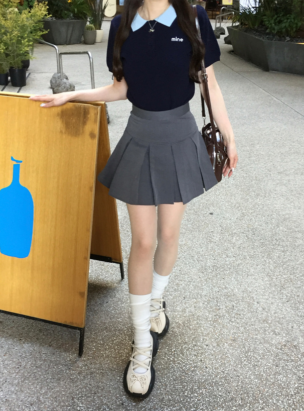 ネイビーコーデ 襟付き半袖ニットポロシャツ
