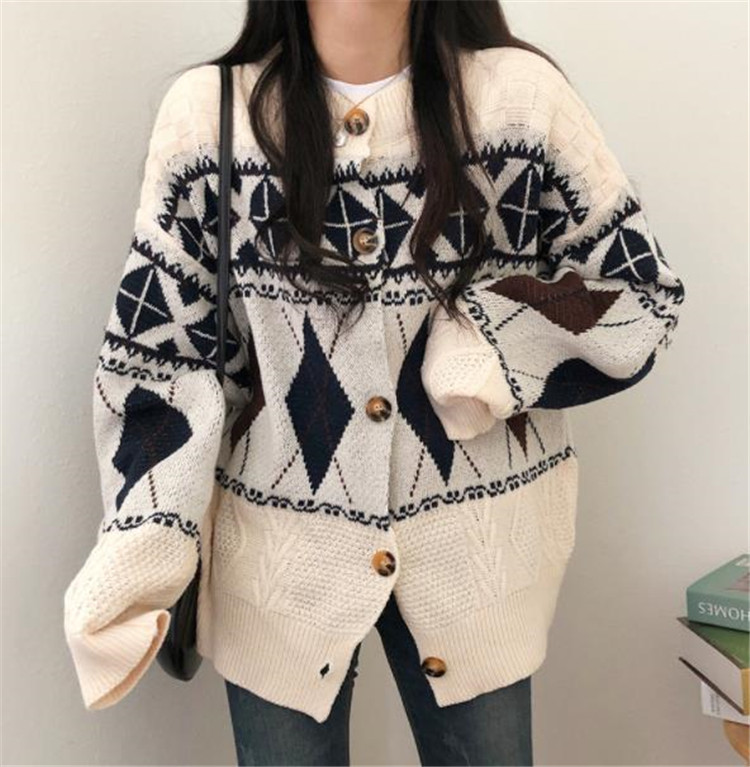 https://fulmo-img-server.com/navymuse/eb0e2f2e-bd21-46be-9703-59c443f84ad2.jpg