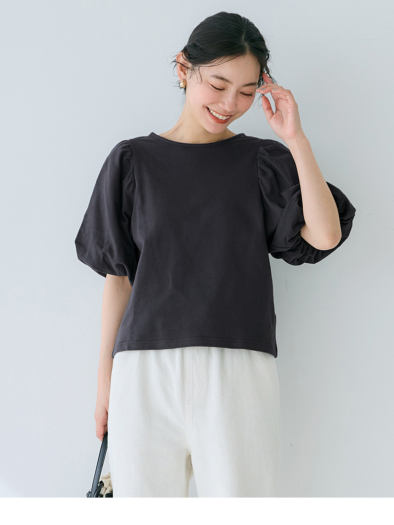 ネイビーコーデ ふんわり袖のシンプル上質パフスリーブTシャツ